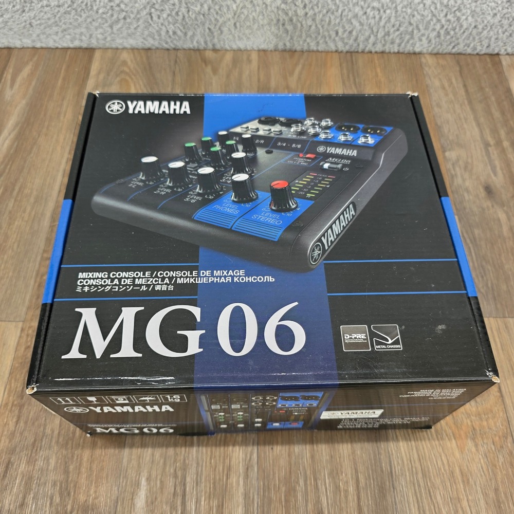 Yamaha MG06 6-Channel Mixing Console Analog Mixer Black Blue Metal Chassis